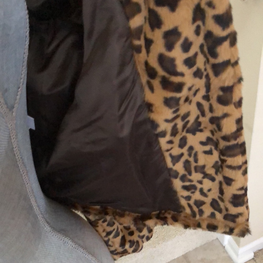 NEW Banana Republic Women’s Faux Fur Leopard jacket.  Size L - Picture 9 of 11